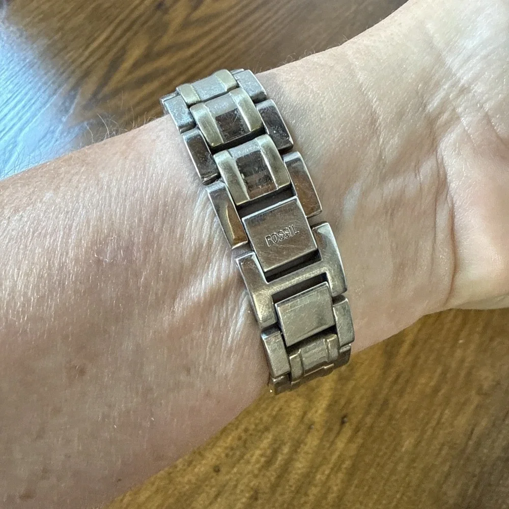 Fossil Quartz Watch Vintage Silver and Gold Tone Needs Battery